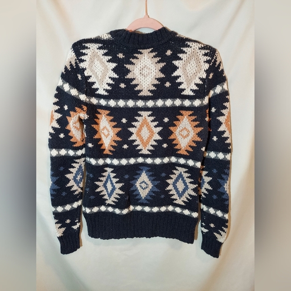 L.L. Bean Signature Navy and Cream Geometric Cotton Heavyweight Crewneck Sweater - Picture 2 of 7